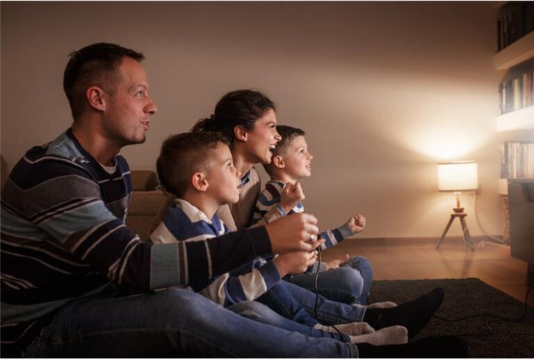 Digital Eye Strain in Men: The Effects of Screen Time and Gaming 